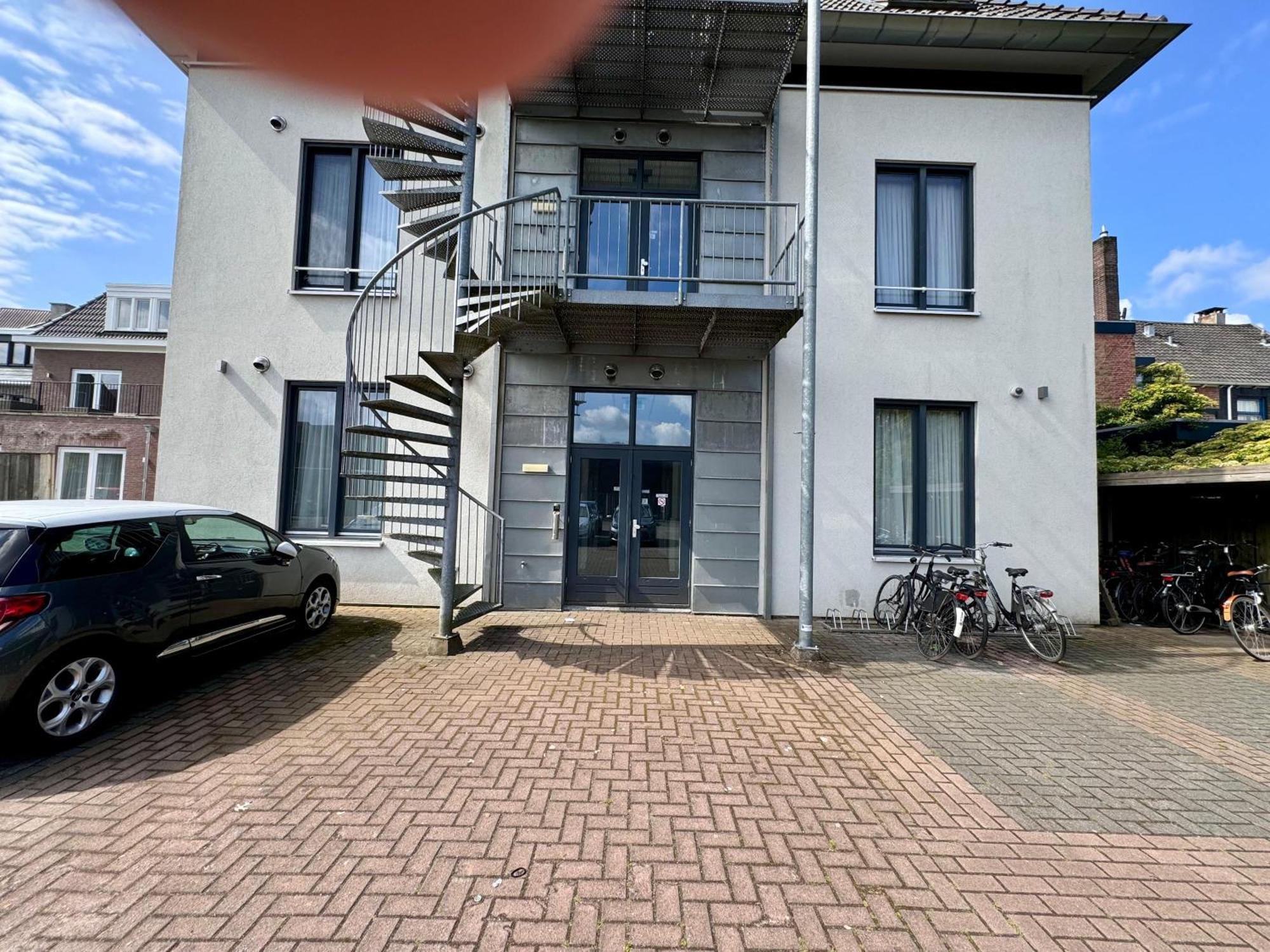אנסחדה 86 3City Appartement Met Prive Parkeerplaats מראה חיצוני תמונה
